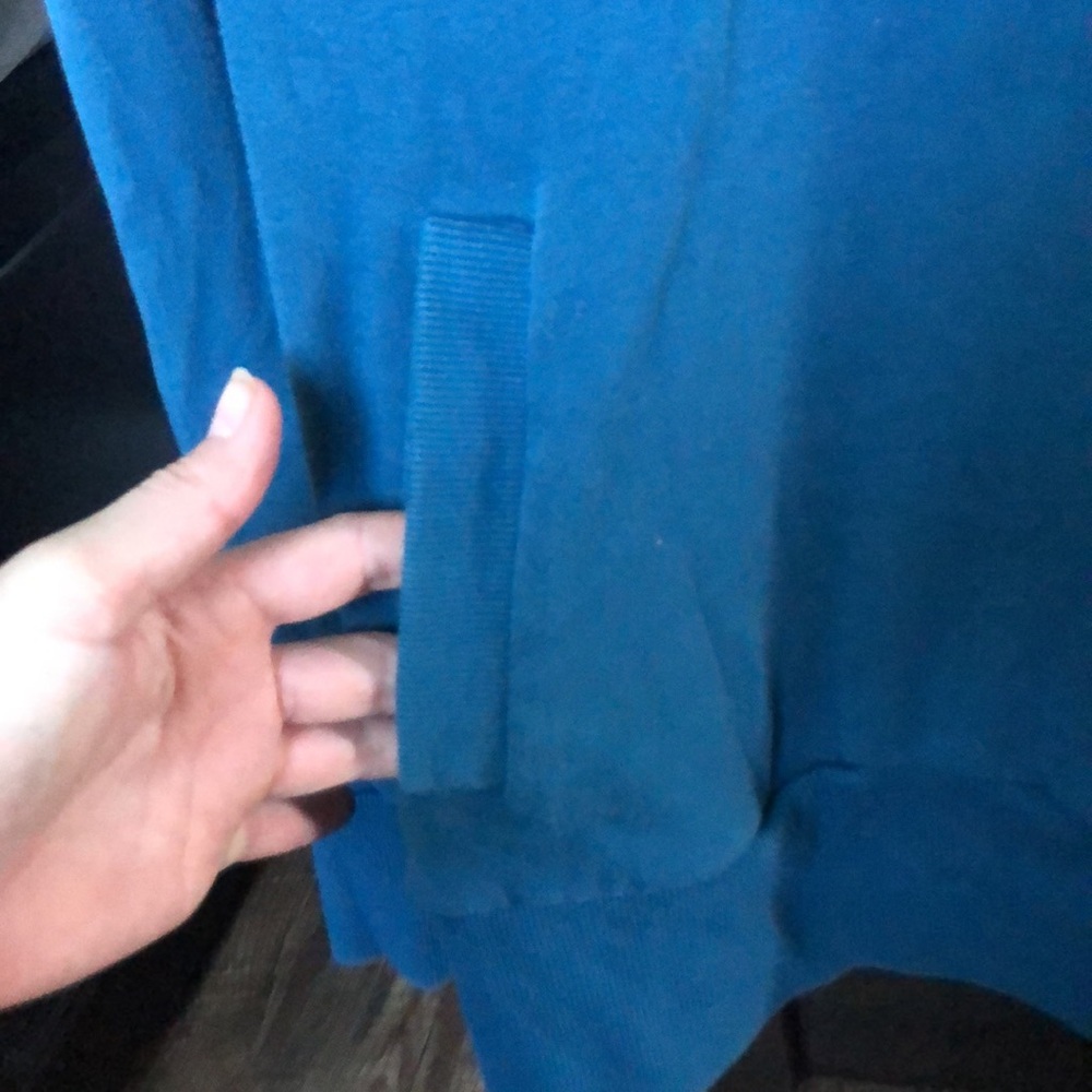 Banana Republic sweater. Two white spots in the back - Picture 5 of 6